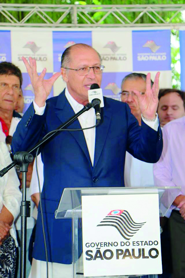 O governador Geraldo Alckmin que durante entrega do Poupatempo de Guaratinguetá, na última segunda-feira, foi cobrado por prefeitos da região (Assessoria PMG)