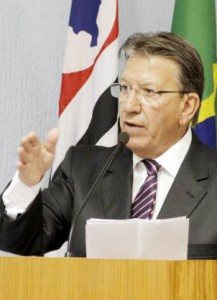 O vereador Marcelo Meirelles (PSDB), que diante da notificação do Tribunal, justificou que as devoluções ocorrem todos os anos (Atos Redação)