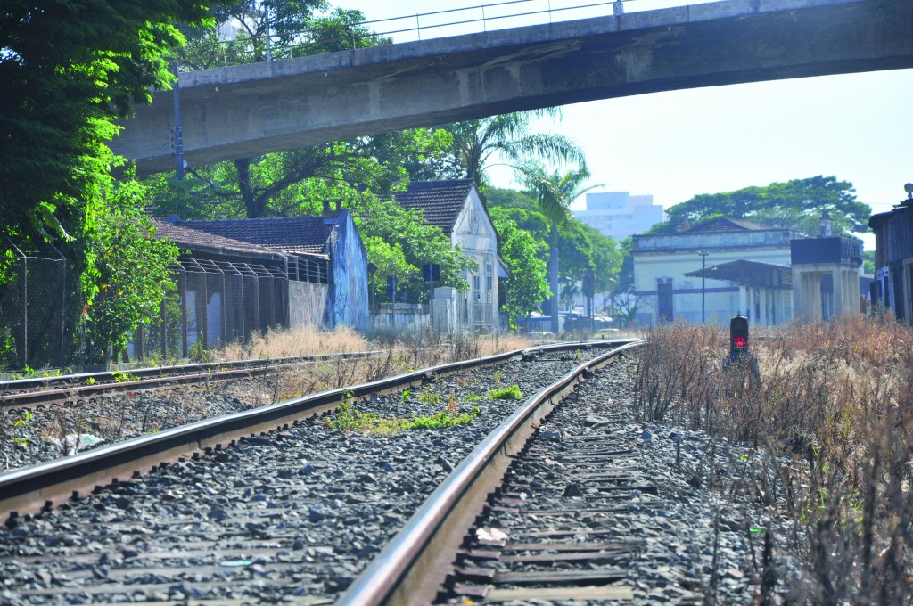 Trecho da malha ferroviária que corta a cidade de Pindamonhangaba, onde mais um incidente fez vítima fatal na última quarta-feira (Arquivo Atos)