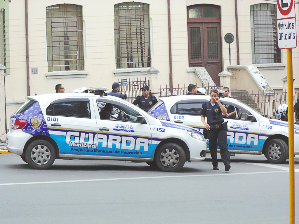 Guardas municipais atuam em bloqueio na região central de Aparecida em dia que antecede o feriado (Arquivo Atos)