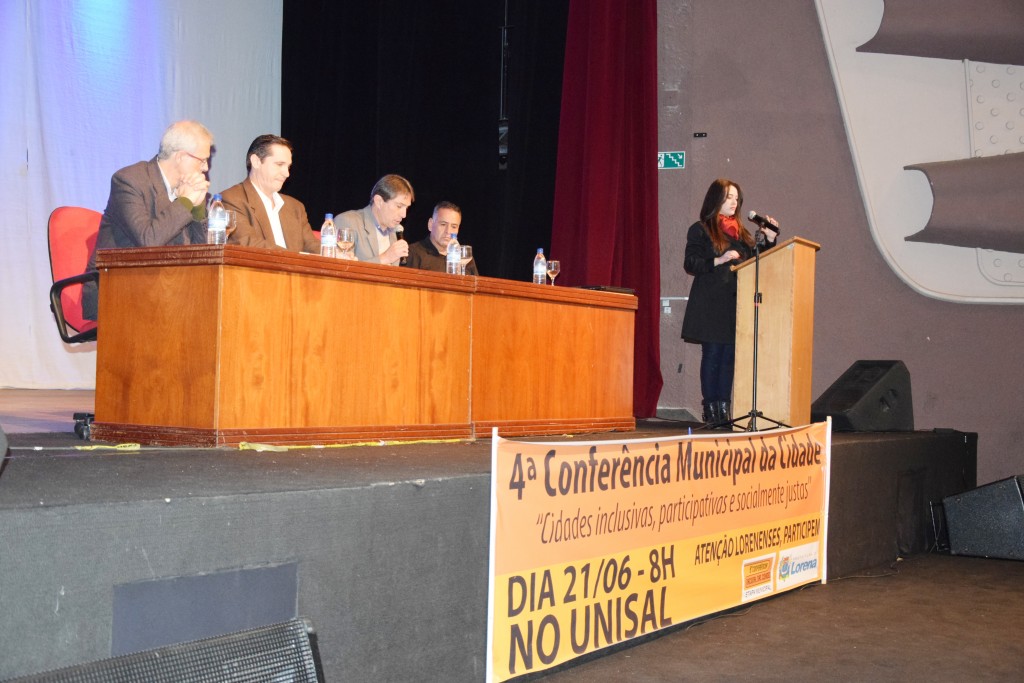 O prefeito Fábio Marcondes (centro) participou de conferência, que apresentou planos para a cidade e elegeu representantes para fase estadual (Fotos: Colaboração)