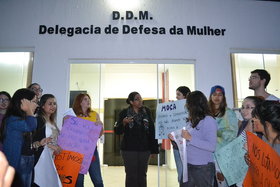 Mulheres se juntam para protestar contra casos de estupro em Lorena; cidade seguiu tendência de queda em índice no Vale (Foto: Thiago Datena)