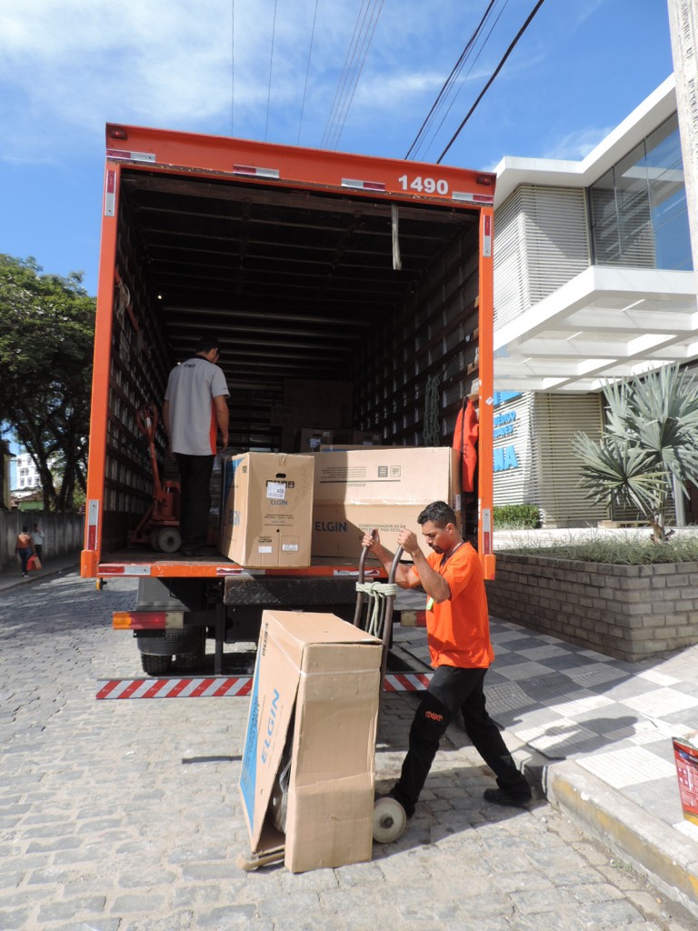 AME de Lorena recebe equipamentos e mobília para estrutura; obra ainda sem previsão de inauguração (Foto: Lucas Barbosa)