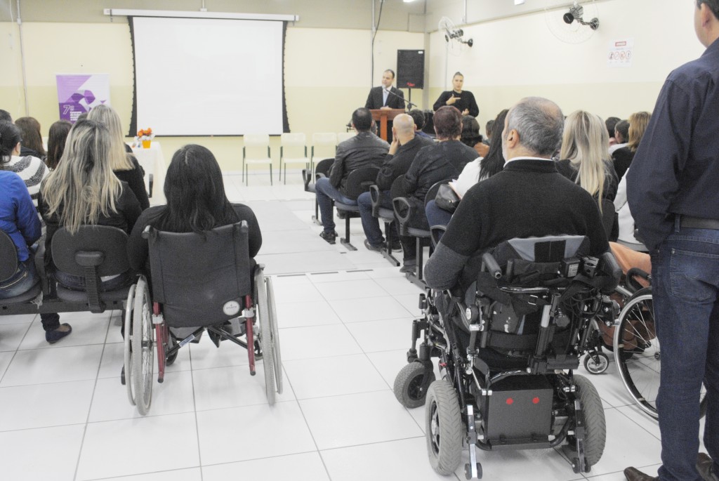 Palestra da 7ª Caravana da Inclusão, Acessibilidade e Cidadania, que debateu as necessidades de pessoas com deficiência na região (Foto: Andreah Martins)