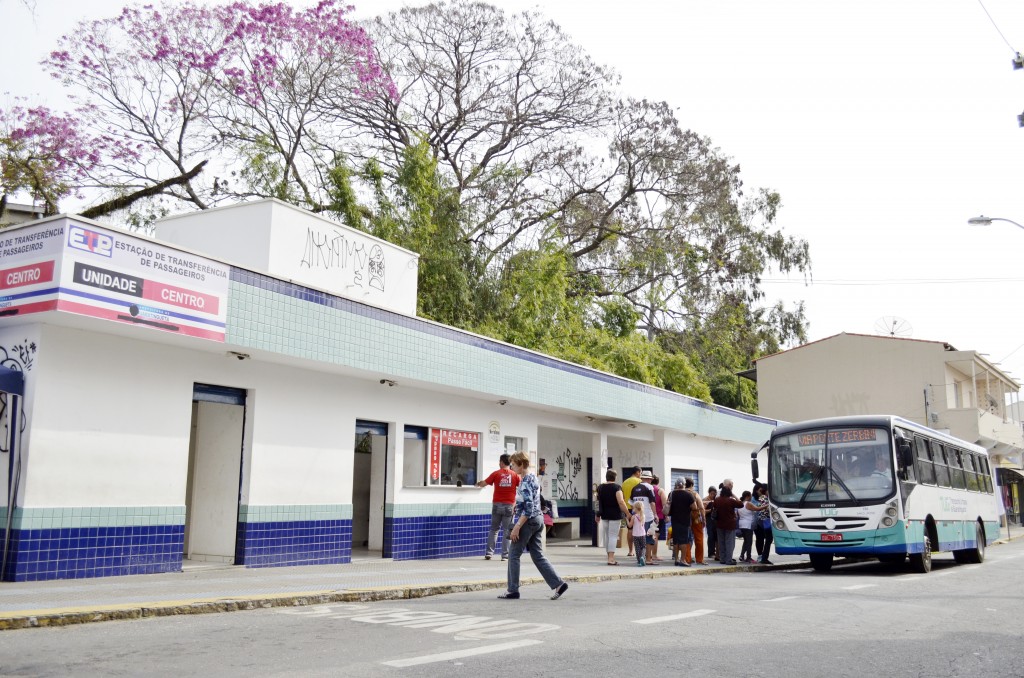 Passageiros embarcam em ônibus do TUG, na Estação de Transferência em Guaratinguetá; edital foi questionado por comissão da Câmara (Fotos: Leandro Oliveira)