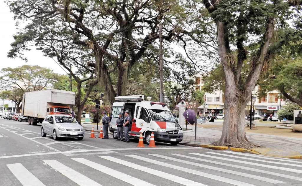 Unidade móvel durante trabalho de atenção na região central de Pinda; município luta contra o crescimento da criminalidade em 2016 (Foto: Arquivo Atos)