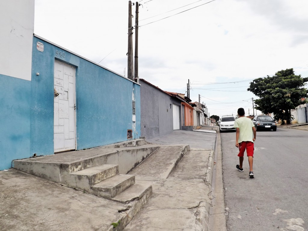 Frente da creche na Cidade Industrial, fechada após aparição de rachaduras; governo transferiu 75 crianças (Foto: Lucas Barbosa)