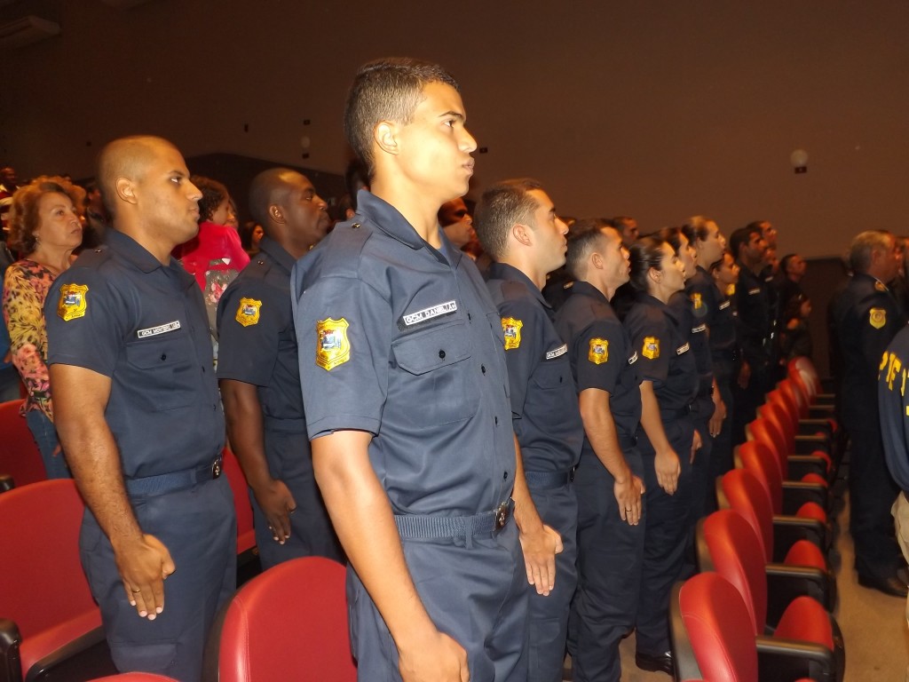 Guardas municipais que concluíram o curso para qualificação do efetivo no trabalho de segurança pública em Lorena (Foto: Lucas Barbosa)