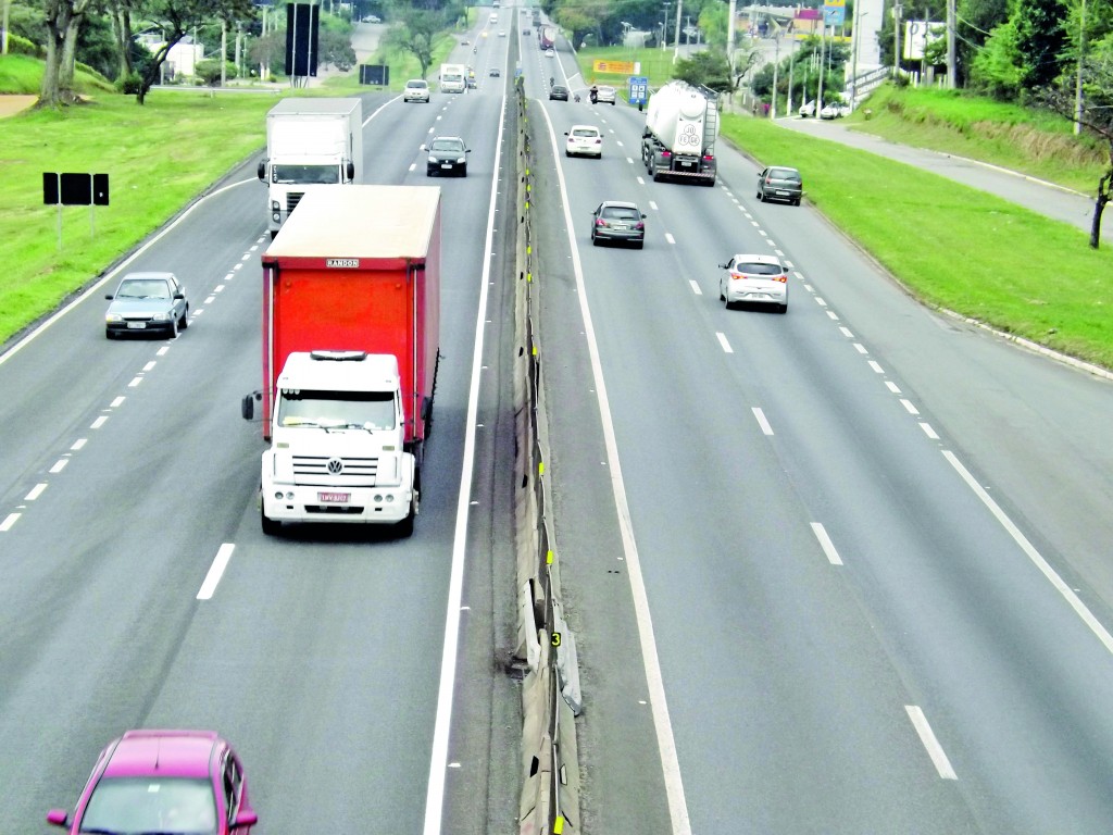 A Rodovia Presidente Dutra, que tem previsão de 860 mil veículos para o final de ano (Foto: Arquivo Atos)