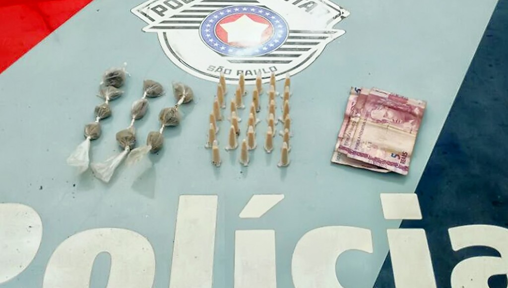 Durante Operação Mão de Ferro, drogas e dinheiro foram apreendidos nesta sexta-feira, em Lorena  (Foto: Divulgação PM)