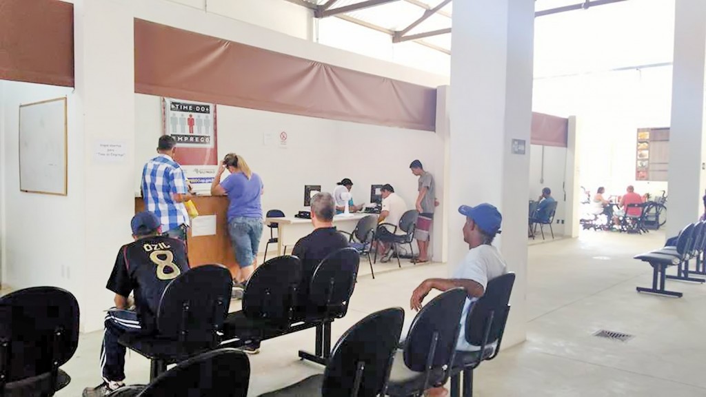 Central do PAT, no Mercadão, onde desempregados buscam novas chances no mercado de trabalho; Lorena abriu 276 postos em fevereiro (Foto: Lucas Barbosa)
