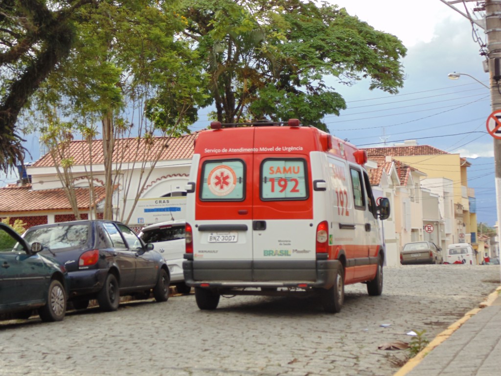 Van do Samu em atendimento de emergência; cidade tenta recuperar convênio (Foto: Arquivo Atos)