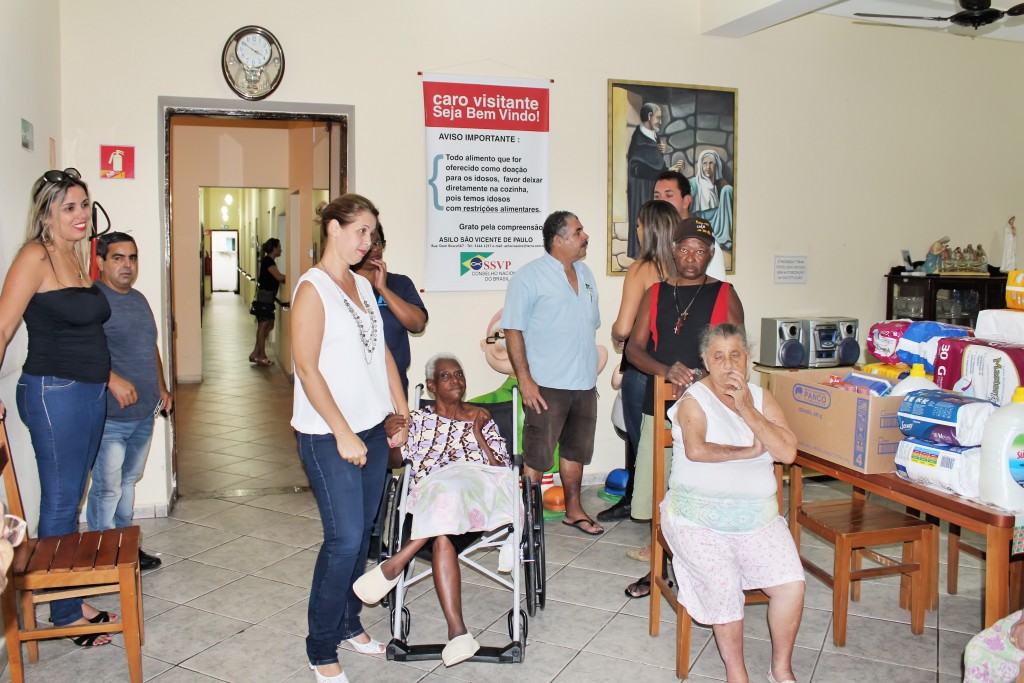 Atendimento aos idosos no asilo São Vicente de Paulo, em Cruzeiro (Foto; Divulgação)
