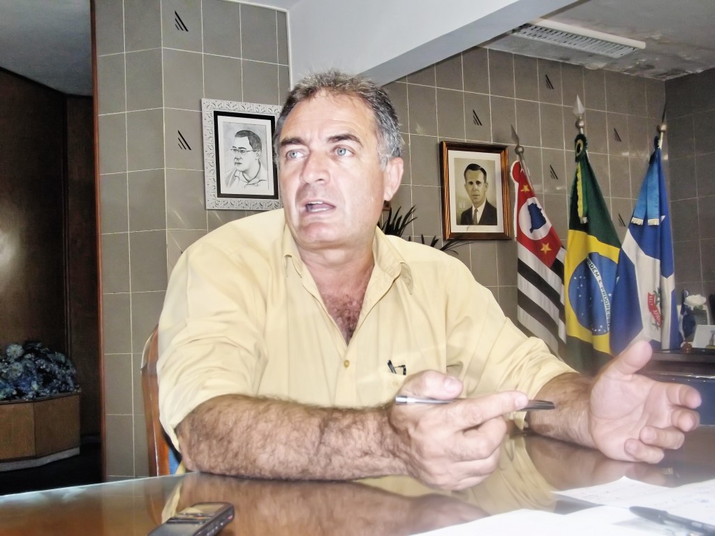 O prefeito de Aparecida, Ernaldo Marcondes; doação foi criticada (Foto: Arquivo Atos)