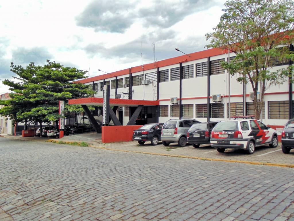 O prédio da Delegacia de Guaratinguetá; setor desativado foi solicitado por Marcus Soliva para implantação de novo Pronto Socorro (Foto: Arquivo Atos)