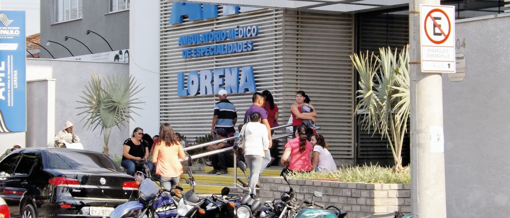     O AME de Lorena, que atende 17 cidades na região; ausência de pacientes provoca problemas no atendimento (Foto: Arquivo Atos)