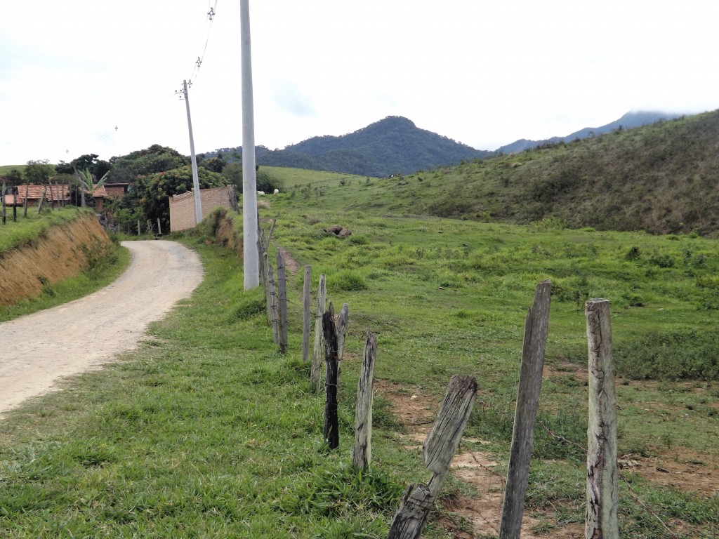 Trecho da estrada dos Marins, que deve receber recuperação anunciada pelo governador Geraldo Alckmin (Foto: Arquivo Atos)