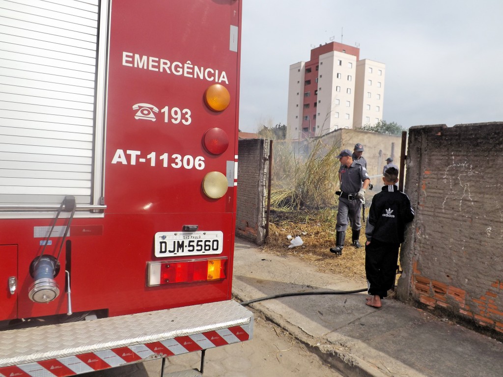 Trabalho do Corpo de Bombeiros, em Lorena; prefeito garante que cidade conta com verba para serviço (Foto: Arquivo Atos)