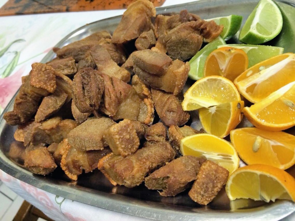 A tradicional porção de torresminho, prato presente no menu do Festival de Tira Gosto em Guaratinguetá (Foto: Reprodução)