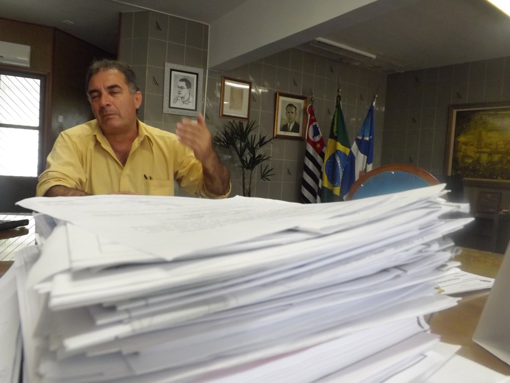 Prefeito de Aparecida Ernaldo Marcondes que avalia projeto de cargos que deve criar novas secretarias (Foto: Arquivo Atos)
