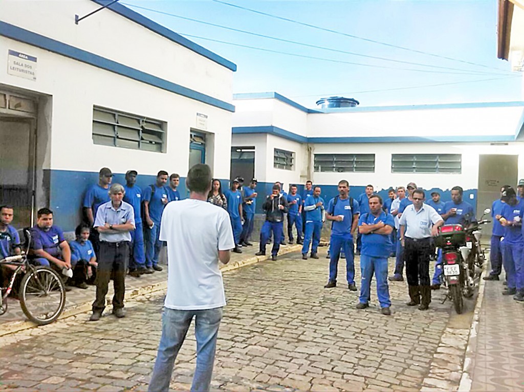 Servidores de Aparecida; Prefeitura voltou a ser alvo de críticas após novos atrasos na entrega da  cesta (Foto: Arquivo Atos)