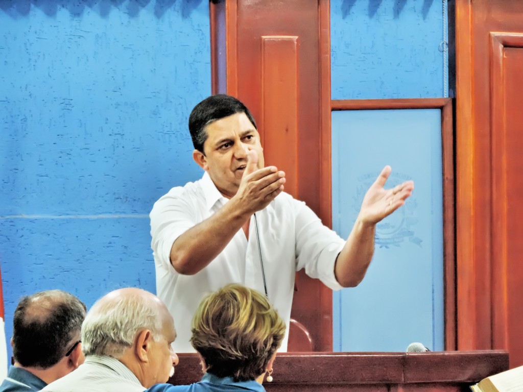 O prefeito Edson Mota que teve pedido de cassação rejeitado na Câmara; vereadores  (Foto: Arquivo Atos)