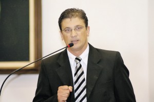 Isael Domingues, que rebateu as acusações feitas sobre saúde pública (Foto: Reprodução)