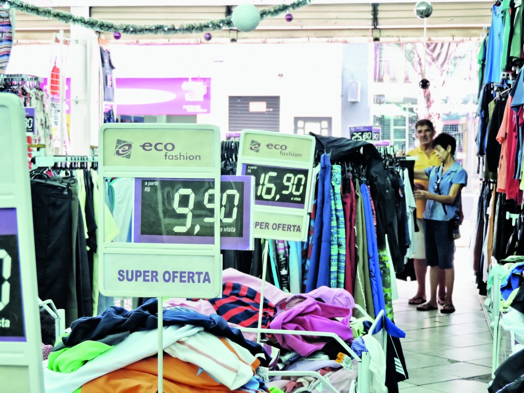 Visual tímido e baixa expectativa entre comerciantes contrastam com opinião de associações, que esperam por alta nas vendas de Natal (Foto: Lucas Barbosa)