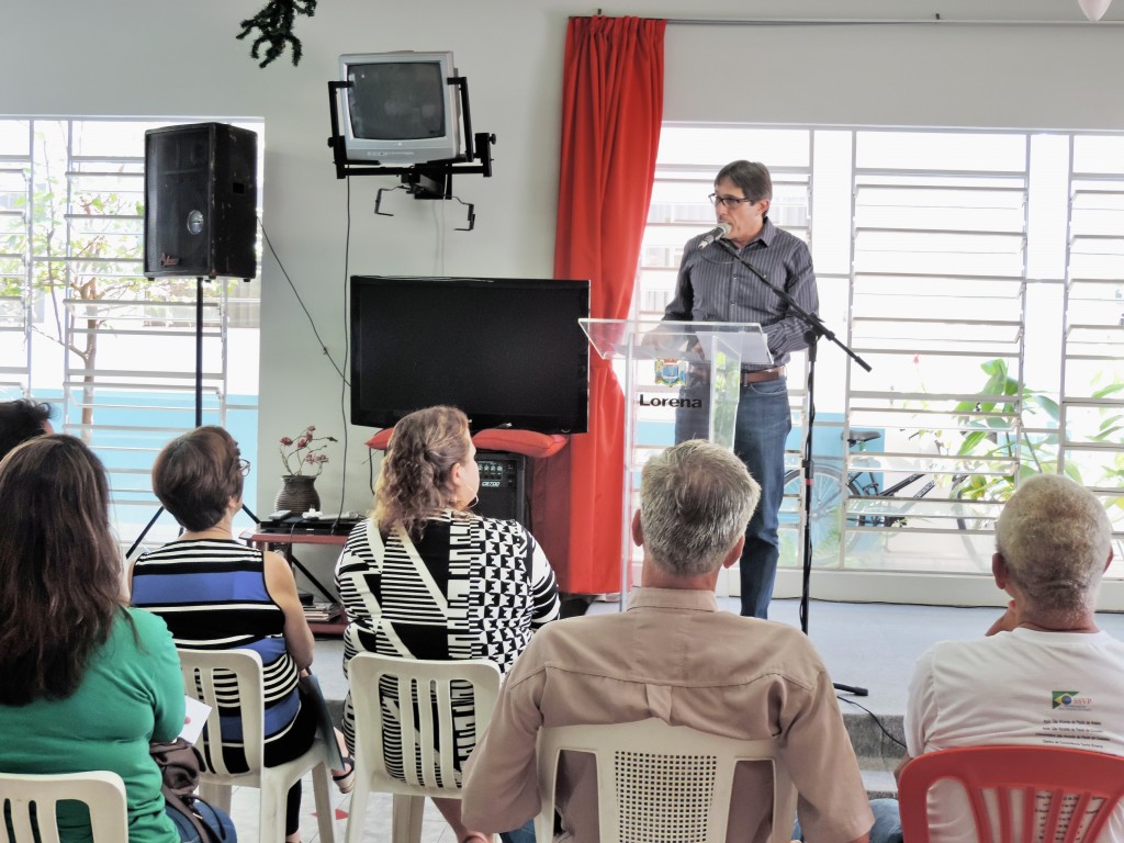 O prefeito Fábio Marcondes fala durante evento que anunciou aporte financeiro a entidades de Lorena (Foto: Lucas Barbosa)