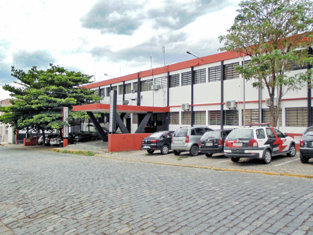 O prédio da delegacia de Guaratinguetá, que vai receber o novo Pronto Socorro, após anúncio de Alckmin (Foto: Arquivo Atos)