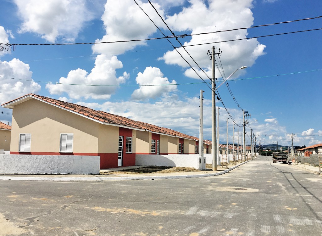 Paralisadas desde 2012, unidades do conjunto habitacional São José foram retomadas na última segunda-feira em Cachoeira Paulista  (Foto: Jéssica Dias)