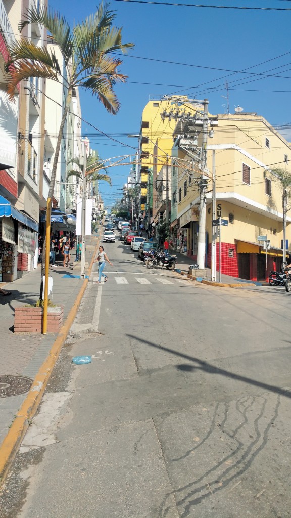 Via central de Aparecida; região comercial enfrenta aumento no alvará (Foto: Rafael Rodrigues) 