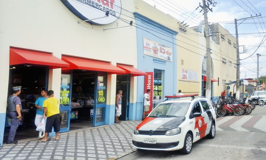 Supermercado alvo de assaltantes em Lorena; combate à criminalidade na região garante queda no número de ocorrências no início do ano (Foto: Arquivo Atos)