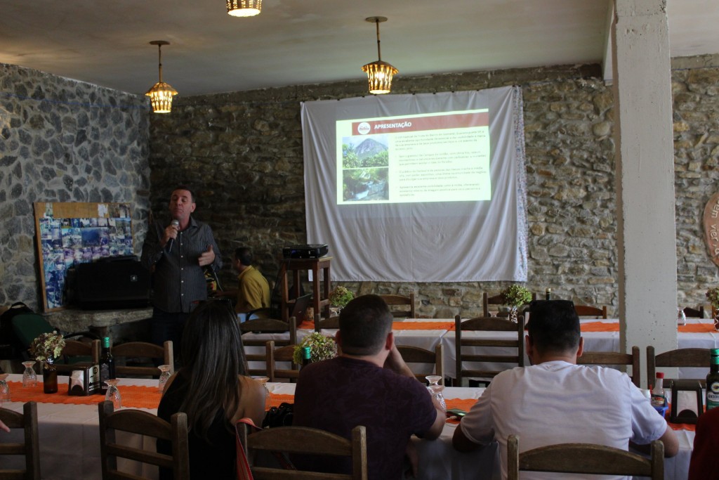 O secretário de Turismo, José Felício durante a apresentação do calendário de eventos do Gomeral (Foto: Divulgação PMG)
