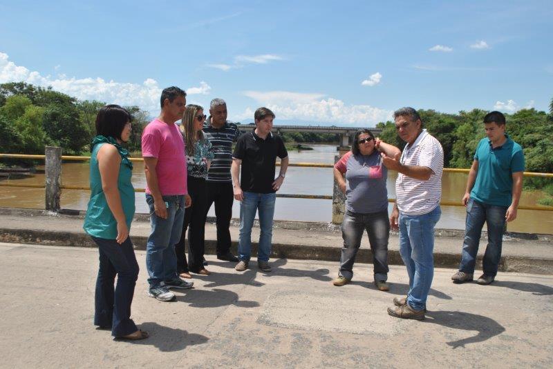 Análise técnica na Ponte Velha que recebeu investimento para recuperação de via (Foto: Divulgação)