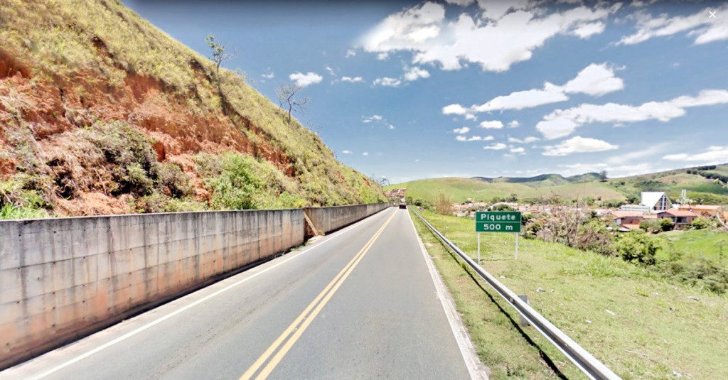 Trecho de Piquete da rodovia BR 459, que liga Lorena ao Sul de Minas; estrada interditada pelo Dnit (Foto: Arquivo Atos)