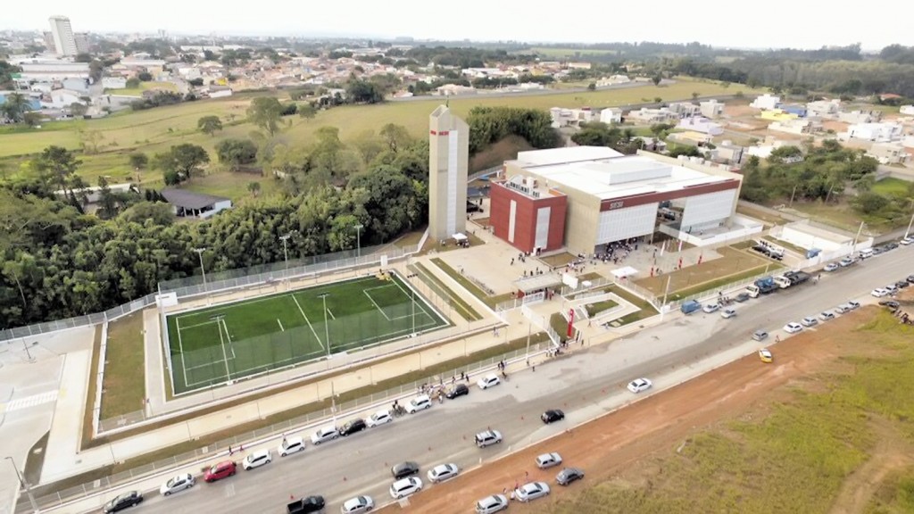 Vista aérea da nova sede do Sesi São Paulo, em Pindamonhangaba; unidade terá aulas em tempo integral (Foto: Reprodução)