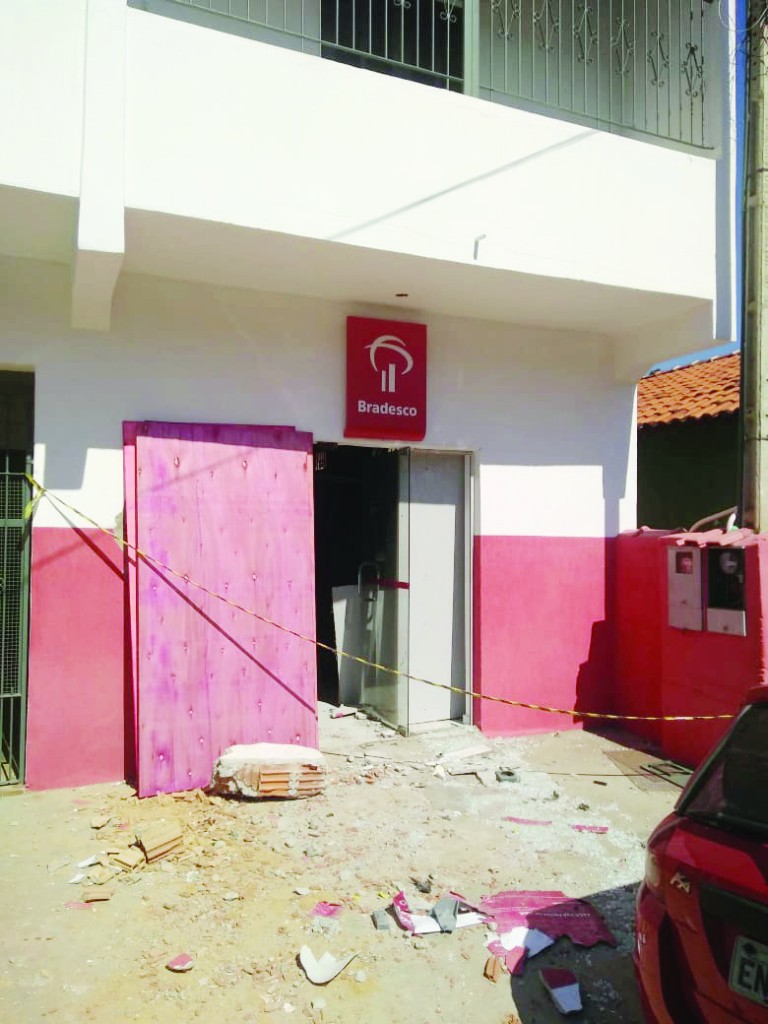 Agência do banco Bradesco, alvo da ação de criminosos em Silveiras; ocorrências se repetem na região (Foto: Divulgação)