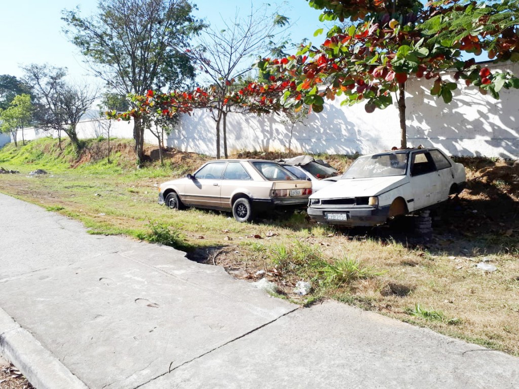 Veículos abandonados nas ruas de Cruzeiro; Prefeitura implanta sistema que promete acabar com alto número de carros deixados nas ruas (Foto: Divulgação PMC)