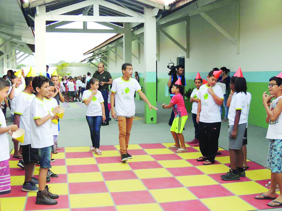 Crianças participantes de projeto que foca atividades em parceria entre ONG e a Prefeitura de Pinda (Foto: Divulgação)