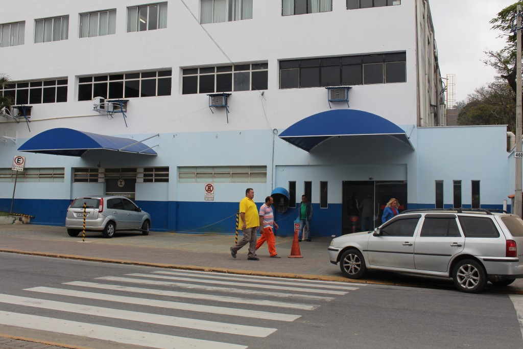 A fachada da Santa Casa de Aparecida; UTI deve receber R$ 500 mil para manter dez leitos (Foto: Juliana Aguilera)