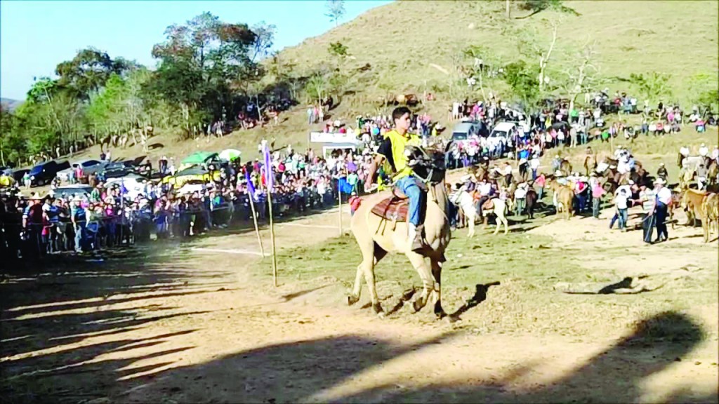Jovem cavaleiro participa do Festival do Tropeiro em 2017; evento tem série de atrações a partir do dia 24 (Foto: Reprodução)