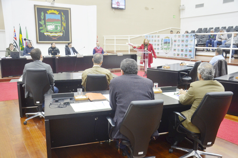 Sessão da Câmara de Pinda que aprovou a criação de Escola de Formação do Servidor Público Municipal (Foto: Divulgação)