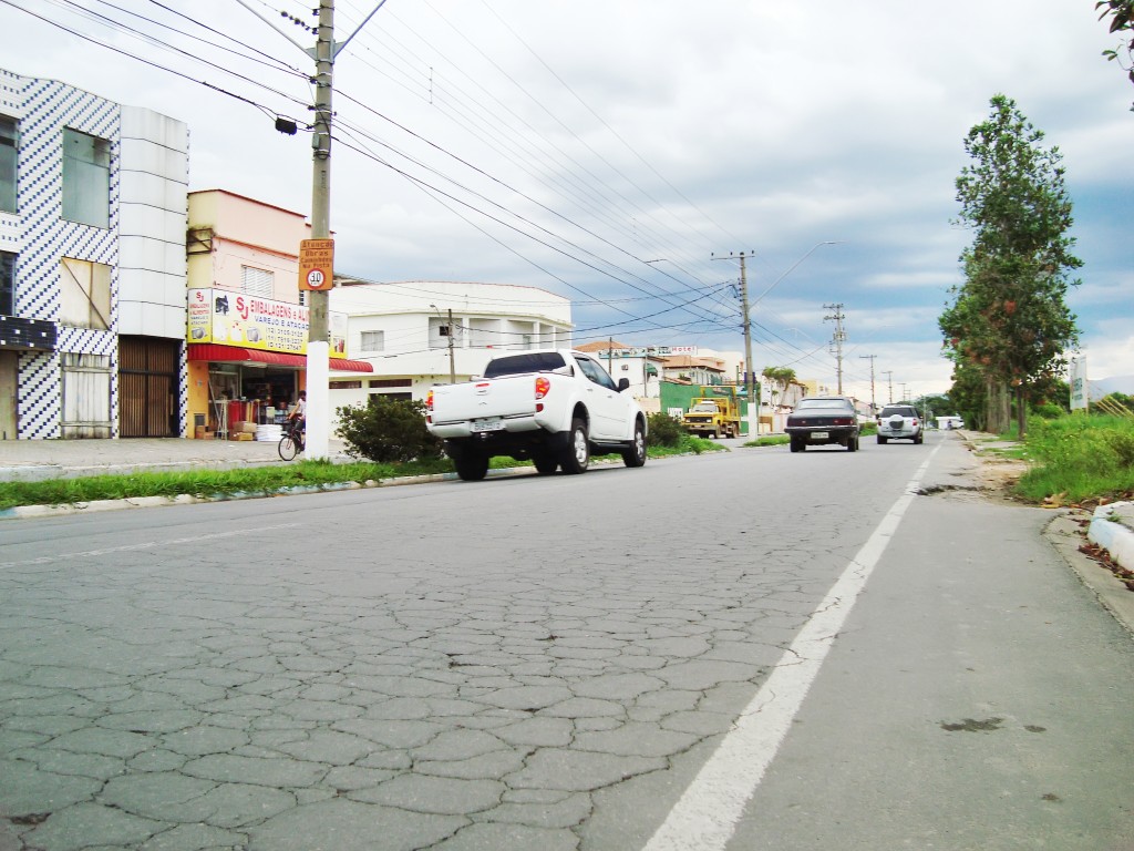 A avenida Sólon Pereira, um dos focos de obras custeadas com verbas liberadas pelo Dade; investimento para restauração de acesso a Potim (Foto: Arquivo Atos)