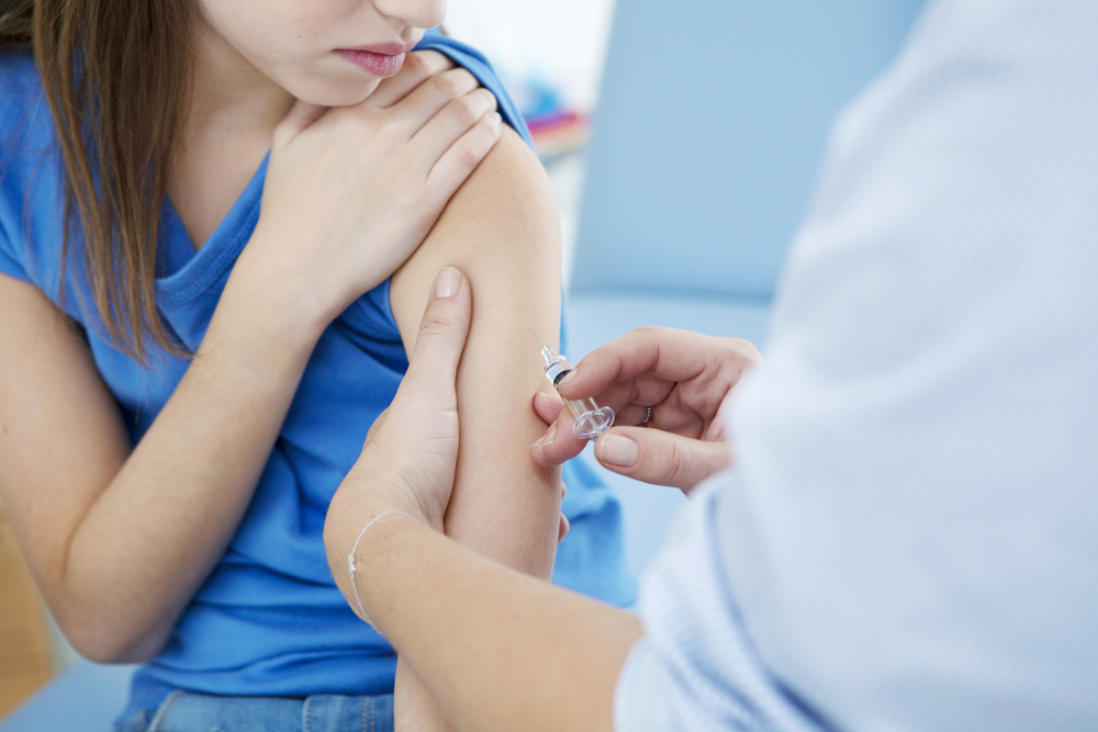 Vacinação contra HPV; campanha do Ministério da Saúde mantém disponibilização permanente de doses (Foto: Reprodução)