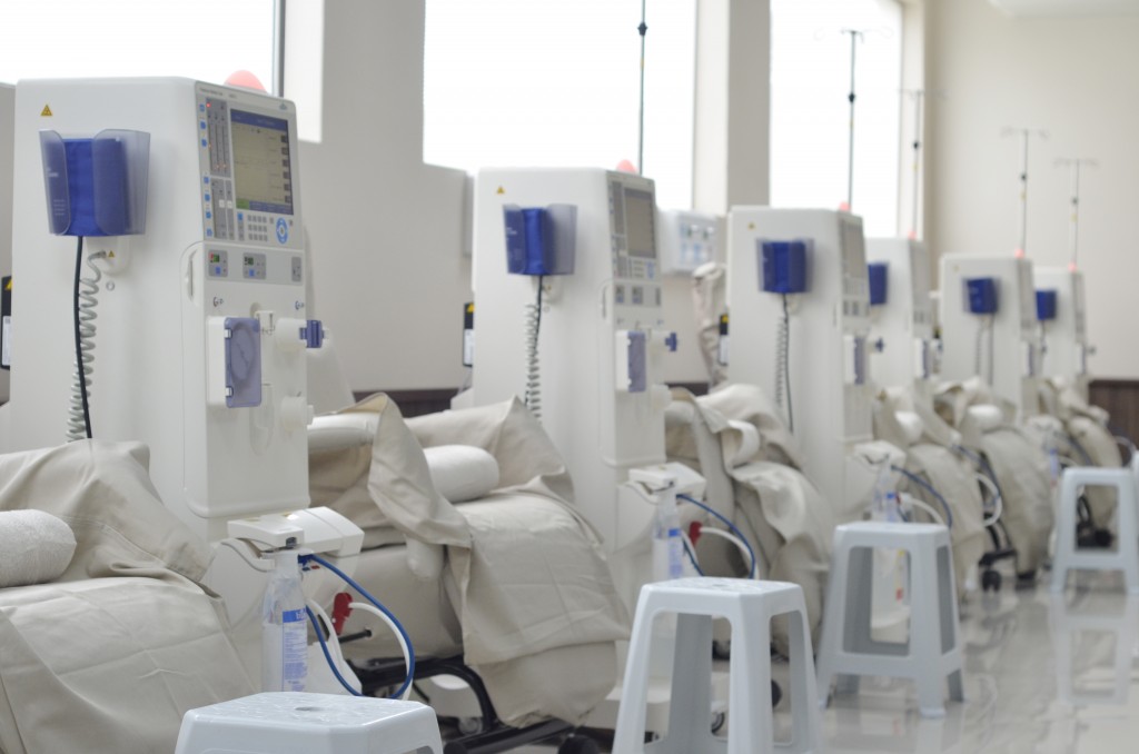 Cadeiras de hemodiálise entregues na última quarta-feira para o atendimento de 17 municípios; Guará espera maior investimento na área (Foto: Leandro Oliveira)