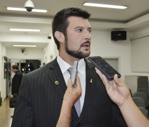 O presidente da Câmara, Marcelo Coutinho, o Celão que conseguiu brecar o reajuste dos vereadores (Foto: Arquivo Atos)