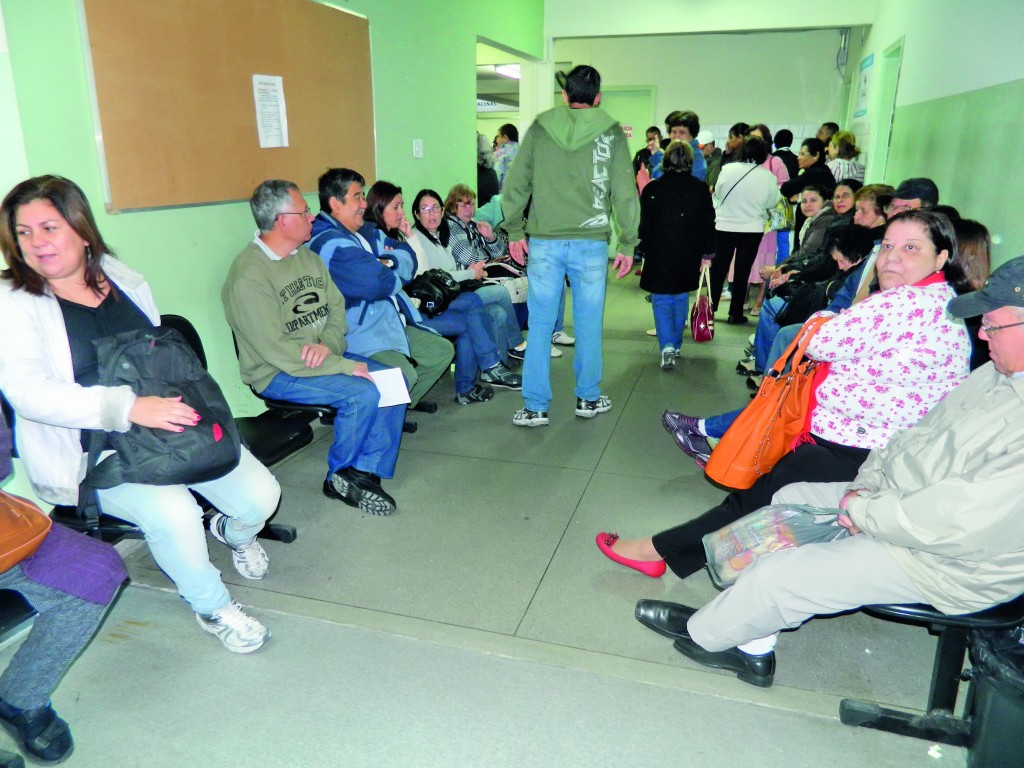 Pacientes aguardam atendimento em hospital da região; no Vale, Guará também aguarda "Mais Médicos" (Foto: Arquivo PMP)