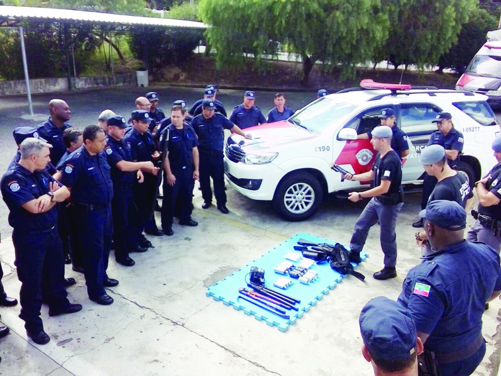 Treinamento da Guarda Municipal com a Polícia Militar; Pinda tenta reforçar ações contra a criminalidade (Foto: Divulgação PMP)