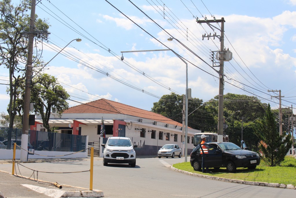 Trabalho de instalação de sistema de câmeras de monitoramento em Guará; reforço contra violência (Foto: Juliana Aguilera)